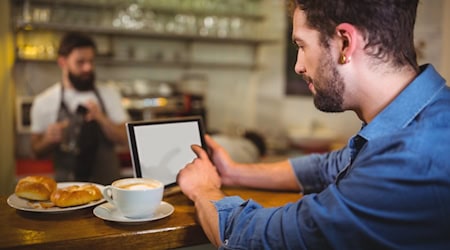Von der Speisekarte bis zur Kundenbindung läuft alles digital. / Foto: peoplecreations auf freepik.com