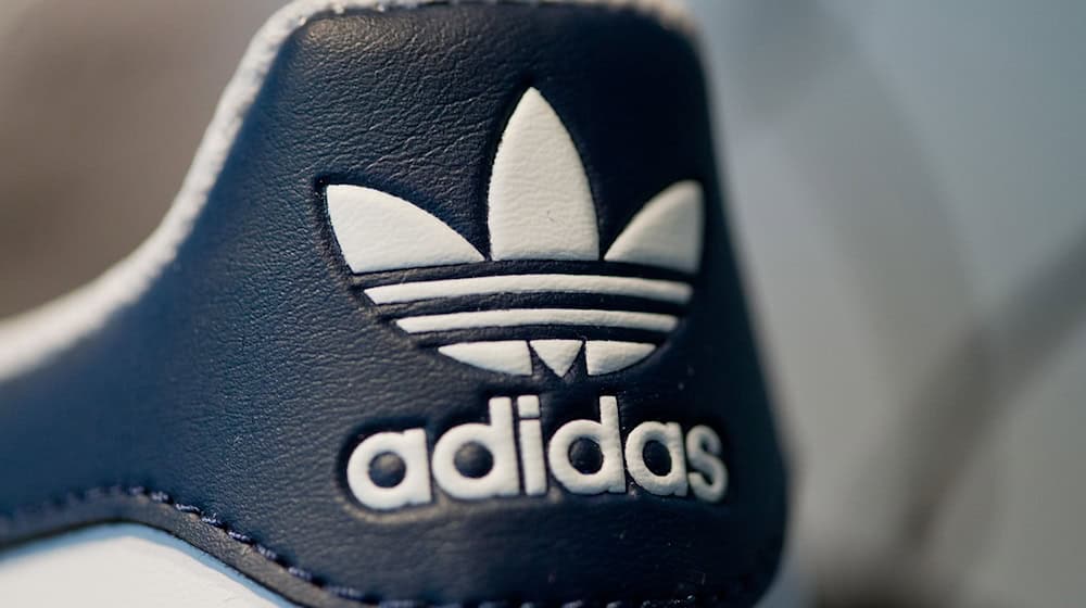 Adidas verlässt die Tarifbindung (Symbolbild).  / Foto: Daniel Karmann/dpa