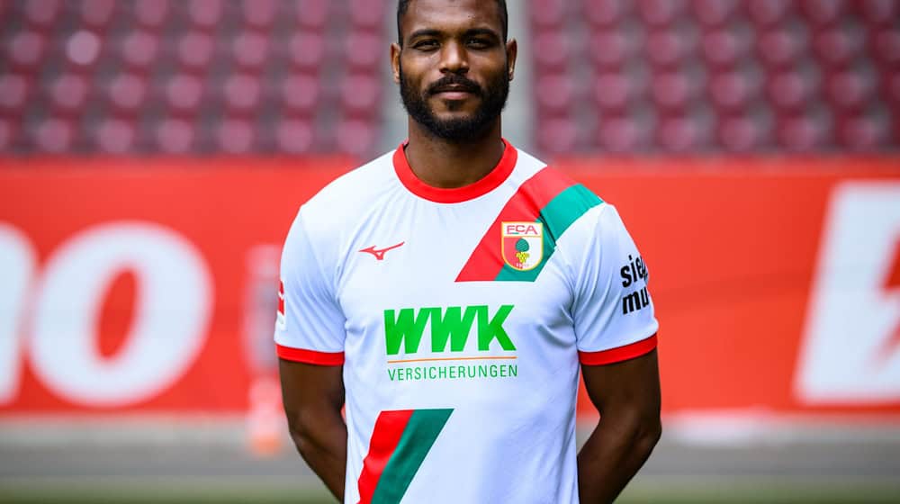 Traf zweimal für die Augsburger im Test gegen Pisa: Steve Mounié. / Foto: Tom Weller/dpa