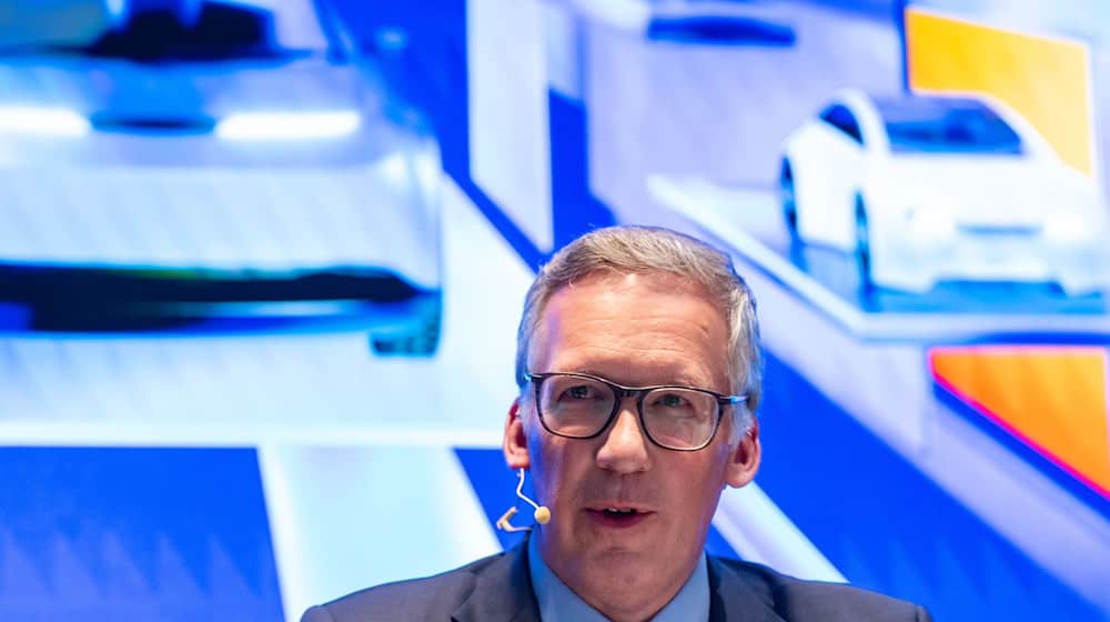 Die Autoindustrie will bei der bevorstehenden Messe IAA in München ein Signal der Zuversicht senden, wie VDA-Geschäftsführer Jürgen Mindel sagt. / Foto: Lennart Preiss/dpa