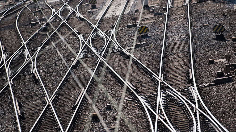 Der Zug fuhr beim Rangieren laut Bundespolizei in einen gesperrten Gleisbereich. (Symbolbild) / Foto: Sven Hoppe/dpa