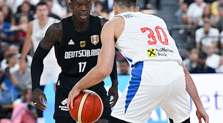 Dennis Schröder verteidigt Aleksa Avramovic. / Foto: Sven Hoppe/dpa