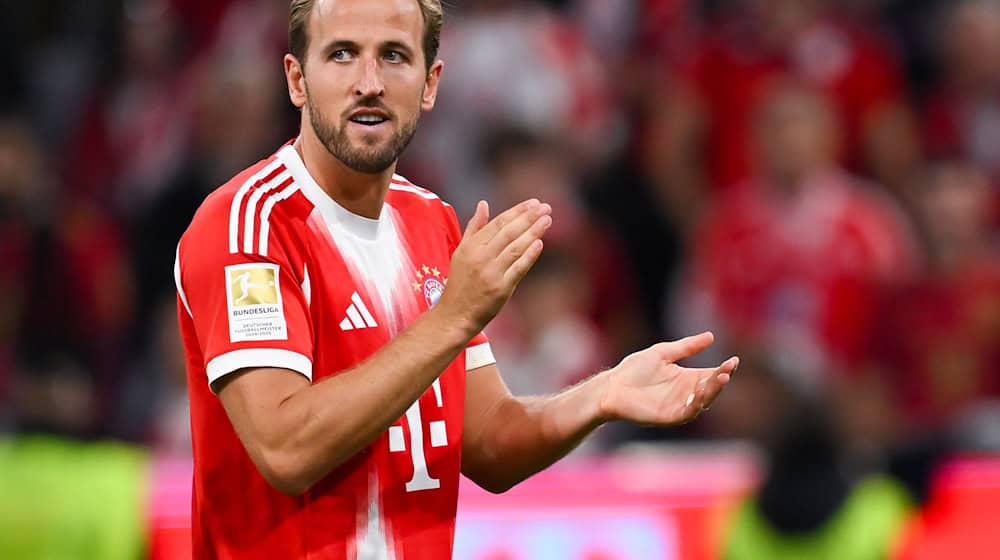Am Tag nach seinem Hattrick gegen Leipzig musste Harry Kane in Tirol nur viele Autogramme schreiben, aber nicht wieder auf den Platz. / Foto: Sven Hoppe/dpa