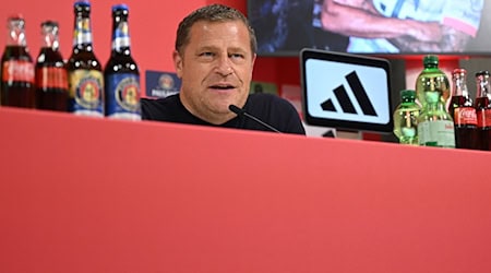 Sportvorstand Eberl bei der Diaz-Vorstellung. / Foto: Harry Langer/dpa