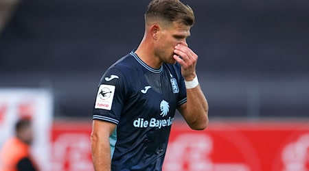 Rückkehrer Florian Niederlechner widmete seinen Treffer zum 1:1-Endstand bei Rot-Weiss Essen der Familie von Sven Ulreich. / Foto: Christoph Reichwein/dpa