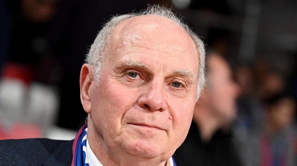 Bayern Münchens Ehrenpräsident Uli Hoeneß soll es nach einer kurzen Schrecksekunde gut gehen. / Foto: Ulrich Gamel/Bildagentur kolbert-press/dpa