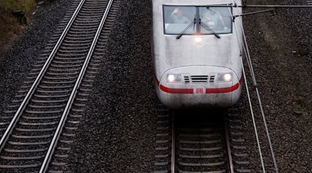 Betroffene beider ICE müssen Geduld mitbringen. (Symbolbild) / Foto: Julian Stratenschulte/dpa