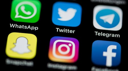 Über Social-Media-Plattformen und Internetforen versuchen sogenannte digitale Streetworker mit Süchtigen in Kontakt zu kommen und ihnen Hilfsangebote zu machen. (Symbolbild) / Foto: Silas Stein/dpa