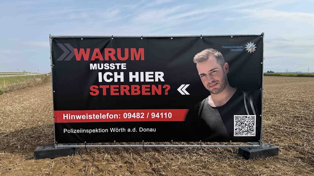 Mit diesem Banner will die Polizei neue Hinweise erlangen.  / Foto: Bäumler/Polizeipräsidium Oberpfalz/dpa
