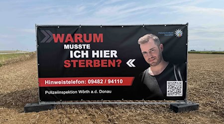 Mit diesem Banner will die Polizei neue Hinweise erlangen.  / Foto: Bäumler/Polizeipräsidium Oberpfalz/dpa