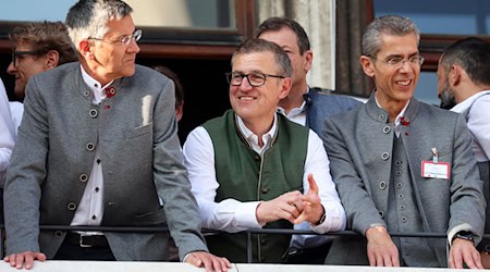 Michael Diederich (rechts) verlässt den FC Bayern und wechselt in die Wirtschaft. / Foto: Karl-Josef Hildenbrand/dpa