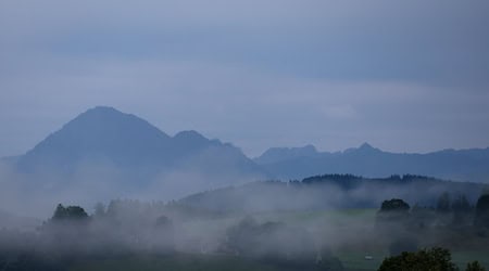 Das erste Ferienwochenende verlief in Bayern regnerisch und trüb.  / Foto: Karl-Josef Hildenbrand/dpa