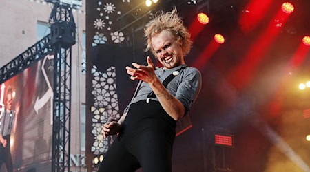 Heimsieg: Erstmals seit 25 Jahren gewinnt ein Finne die Luftgitarren-Weltmeisterschaft. / Foto: Eeva Riihelä/Lehtikuva/dpa