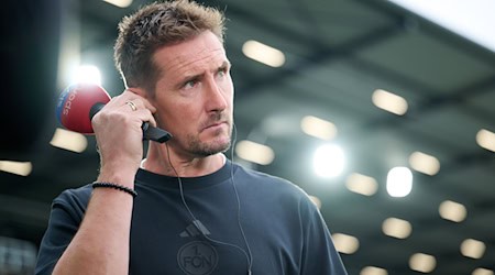 Nürnberg-Trainer Miroslav Klose sieht sich beim Zweitliga-Spiel gegen Paderborn nicht im Mittelpunkt. (Symbolbild) / Foto: Bernd Thissen/dpa