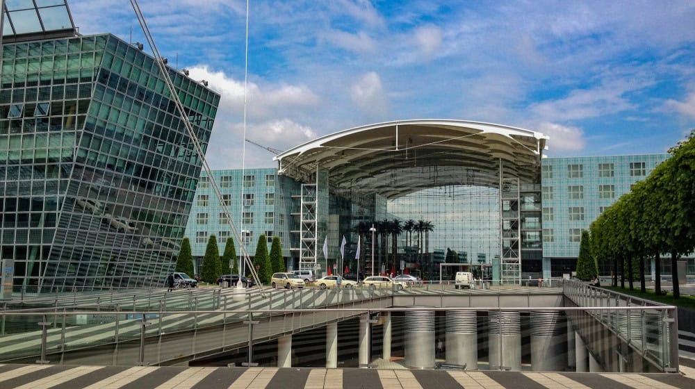 Direkt am Terminal parken – kurze Wege und Komfort. / Foto: Gunnar Riddarstrom auf unsplash.com