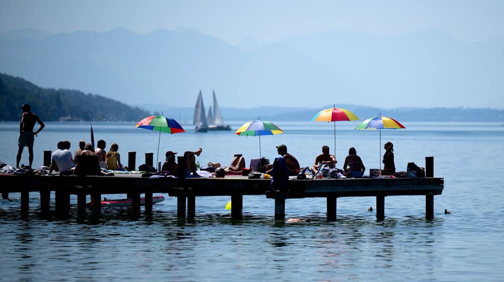 Viele Menschen kühlen sich bei den hohen Temperaturen im See ab. (Symbolbild) / Foto: Sven Hoppe/dpa