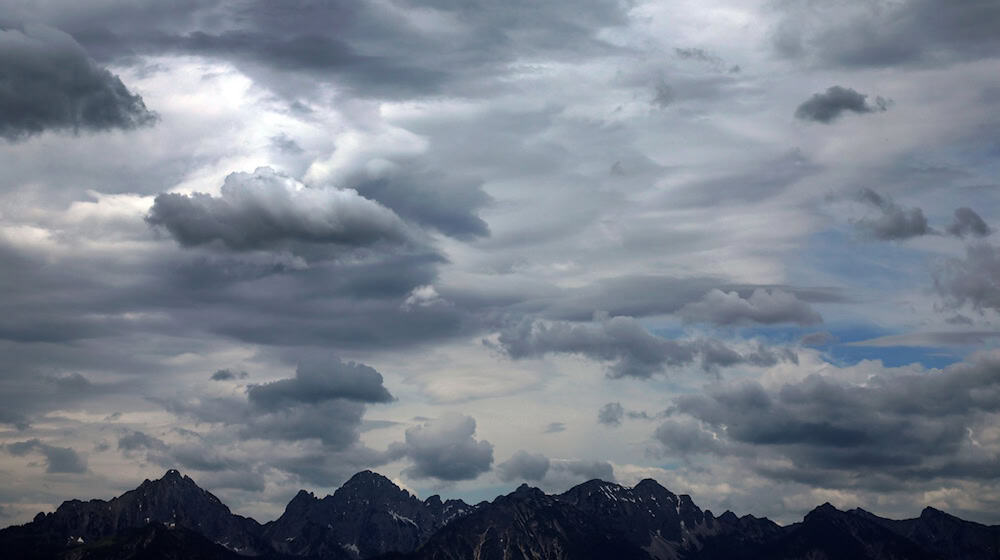 In den Alpen kann es zu Wochenbeginn regnen. (Symbolbild) / Foto: Karl-Josef Hildenbrand/dpa