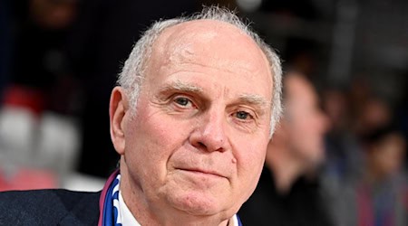 Bayern Münchens Ehrenpräsident Uli Hoeneß will den Kader nur noch mit einem Leihspieler ergänzen. / Foto: Ulrich Gamel/Bildagentur kolbert-press/dpa