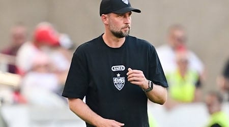 Am Samstag treffen der VfB und Trainer Hoeneß auf die Bayern. / Foto: Bernd Weißbrod/dpa