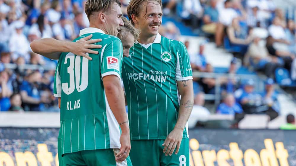 Ein packendes Spiel liefern die Fürther in Magdeburg ab.  / Foto: Andreas Gora/dpa