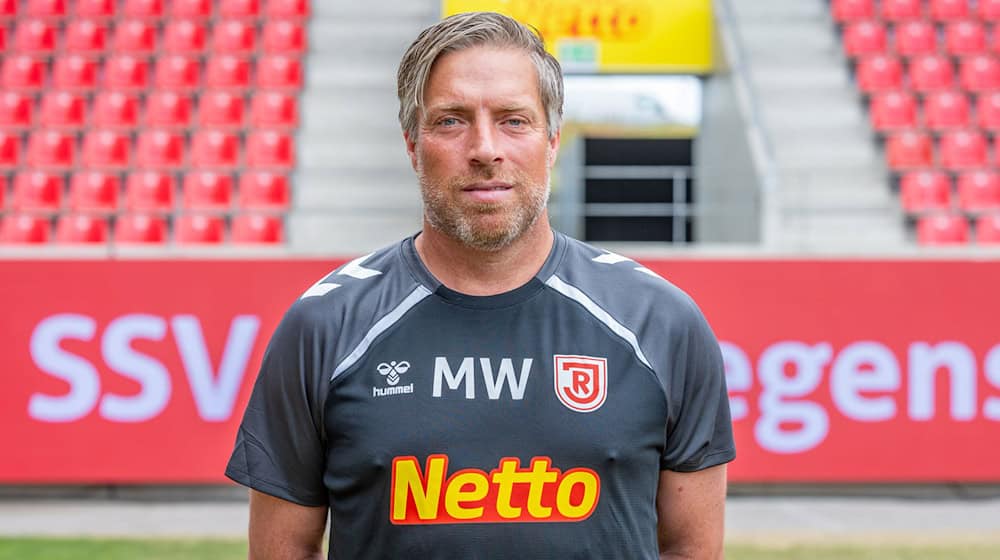 Regensburgs Michael Wimmer trifft im DFB-Pokal auf seinen Trainer-Kumpel Lukas Kwasniok vom 1. FC Köln. / Foto: Armin Weigel/dpa