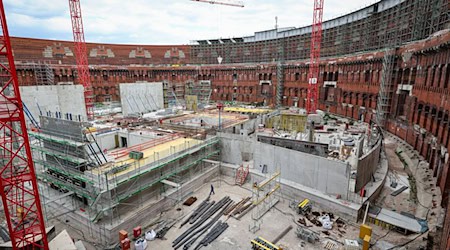 2028 soll das Kulturareal Kongresshalle fertig gestellt sein. / Foto: Daniel Löb/dpa