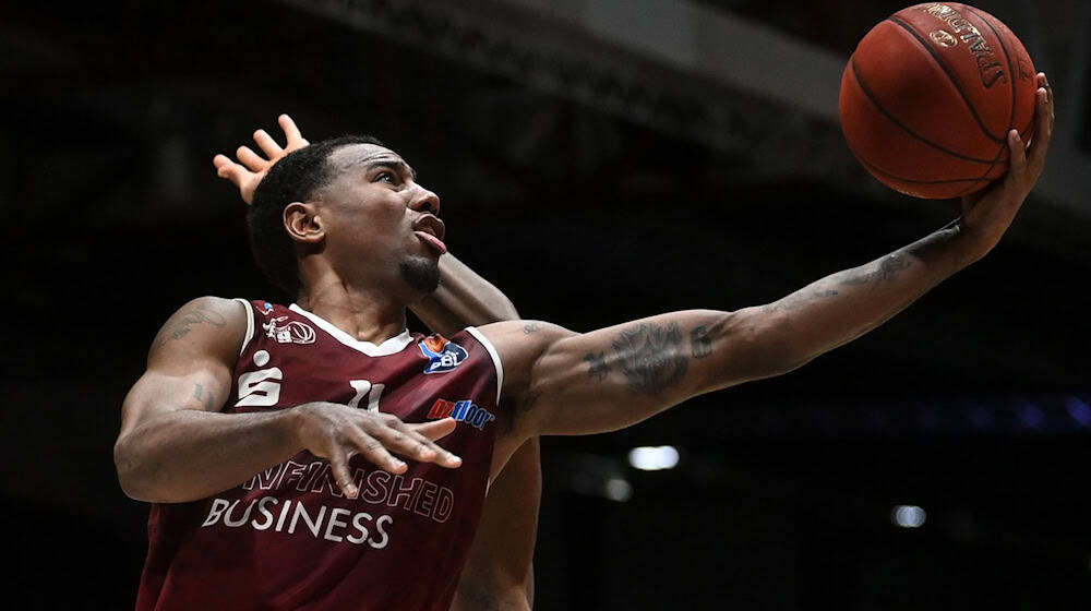 Bayern-Neuzugang Isiaha Mike spielte in der Basketball-Bundesliga bereits für die Niners Chemnitz. (Archivbild) / Foto: Hendrik Schmidt/dpa-Zentralbild/ZB