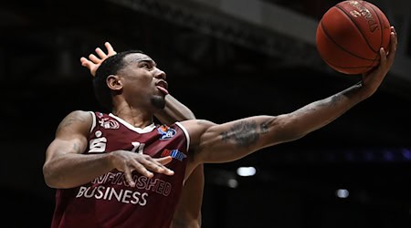 Bayern-Neuzugang Isiaha Mike spielte in der Basketball-Bundesliga bereits für die Niners Chemnitz. (Archivbild) / Foto: Hendrik Schmidt/dpa-Zentralbild/ZB
