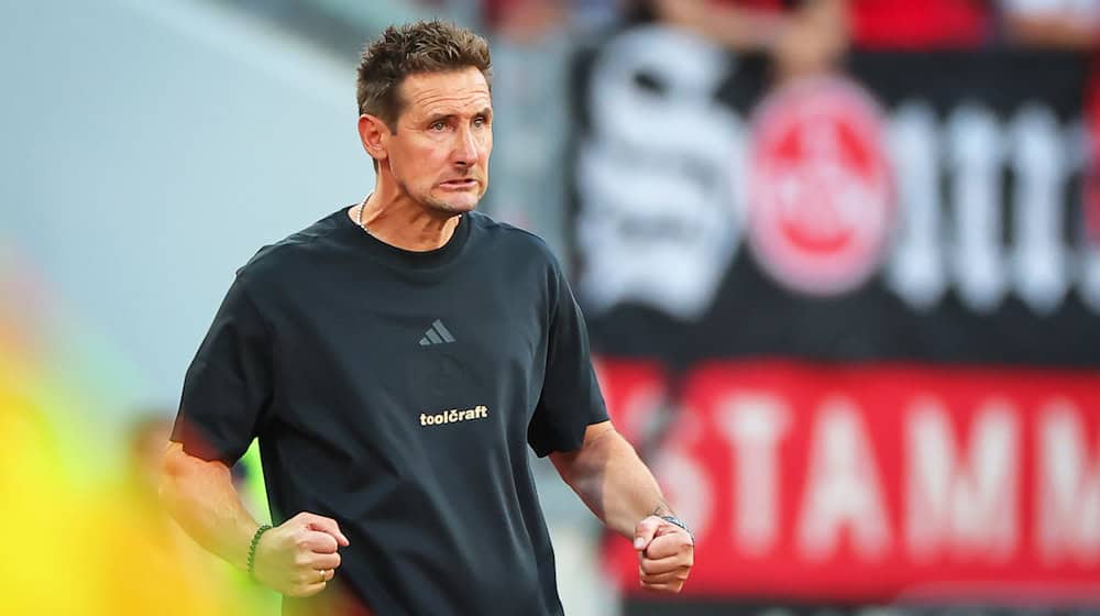 Nürnberg-Trainer Miroslav Klose hat die drei ersten Pflichtspiele verloren. / Foto: Daniel Karmann/dpa