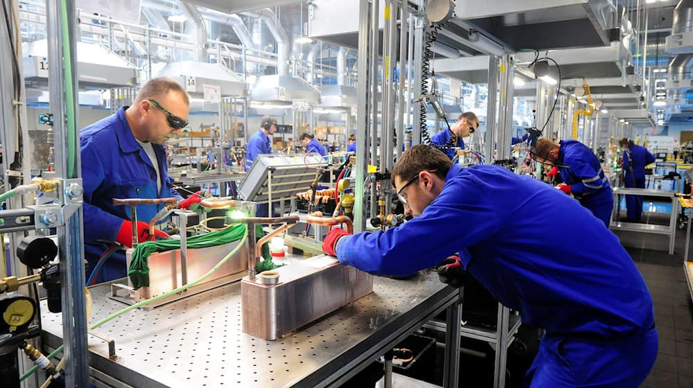 Mit einem neuen Werk im tschechischen Pilsen (Plzen) baut der japanische Großkonzern Panasonic seine Wärmepumpen-Produktion in Europa aus. / Foto: Michael Heitmann/dpa