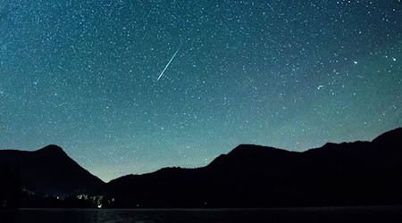 In den Augustnächten regnet es Sternschnuppen. Doch kann man die sehen? (Archiv)  / Foto: Matthias Balk/dpa