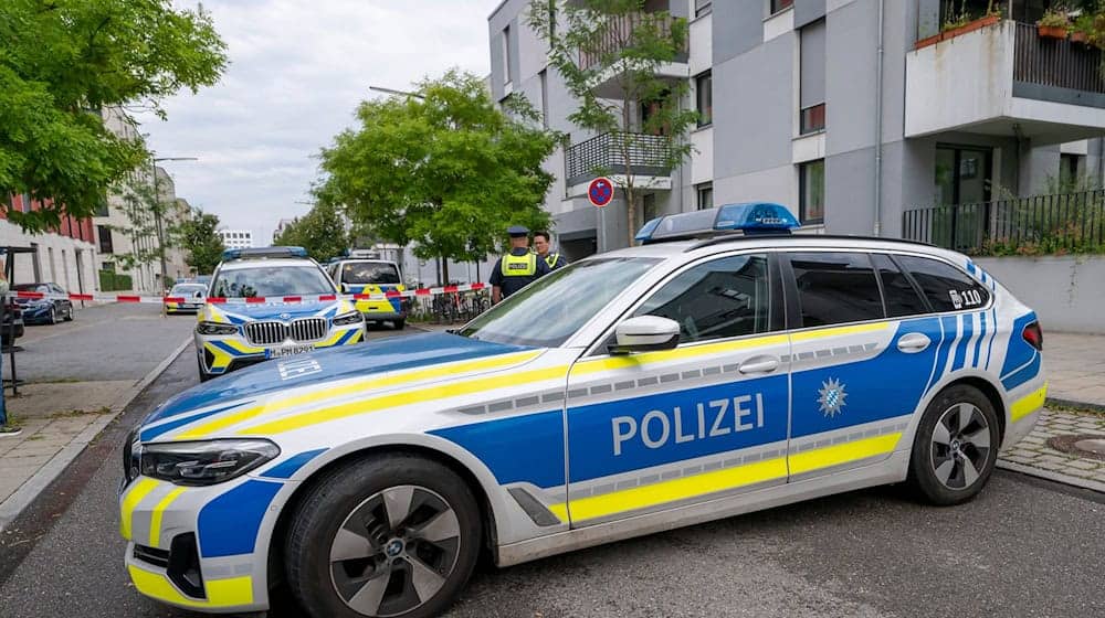 Bei einer Wohnungsdurchsuchung kam eine Schusswaffe zum Einsatz.  / Foto: Peter Kneffel/dpa