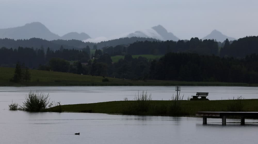 Aus Südwesten zieht Regen nach Bayern. (Archivbild) / Foto: Karl-Josef Hildenbrand/dpa