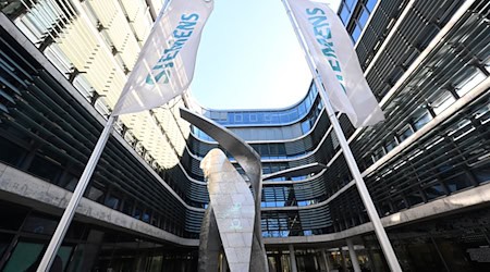 Siemens zeigt sich relativ unbeeindruckt von den weltweiten Verwerfungen. (Archivbild) / Foto: Felix Hörhager/dpa