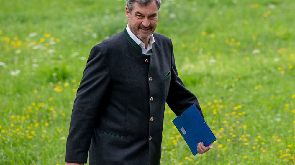 Steuererhöhungen sind für die CSU immer ein schwieriges Thema - auch die jüngsten Rufe aus der SPD stoßen auf Widerstand. (Archivbild) / Foto: Peter Kneffel/dpa