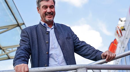 Söder reist auf Einladung von Helgolands Bürgermeister Thorsten Pollmann (parteilos) und der Tourismusdirektorin Katharina Schlicht. / Foto: Frank Molter/dpa