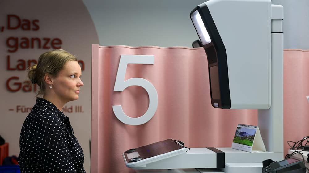 So sehen die neuen Foto-Terminals der Bundesdruckerei aus. (Archivbild) / Foto: Jan Woitas/dpa