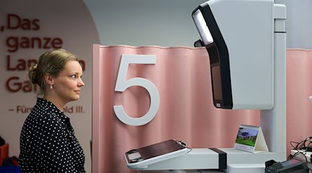 So sehen die neuen Foto-Terminals der Bundesdruckerei aus. (Archivbild) / Foto: Jan Woitas/dpa