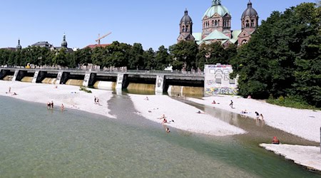 Abkühlung gefällig? In der Isar in München ist das möglich.  / Foto: Sven Hoppe/dpa