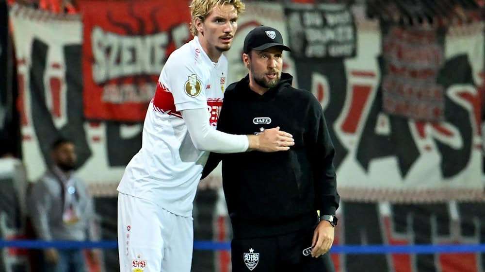 Abschied aus Stuttgart: Coach Sebastian Hoeneß muss wohl künftig auf Nick Woltemade verzichten. / Foto: Swen Pförtner/dpa