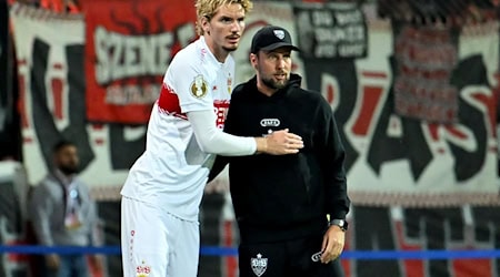 Abschied aus Stuttgart: Coach Sebastian Hoeneß muss wohl künftig auf Nick Woltemade verzichten. / Foto: Swen Pförtner/dpa
