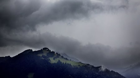 Nur am Sonntag können sich die Menschen in Bayern über Sonne freuen. (Archivbild) / Foto: Karl-Josef Hildenbrand/dpa