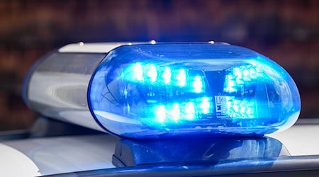 Bei dem Unfall ist ein Mensch verletzt worden. (Symbolbild) / Foto: Soeren Stache/dpa