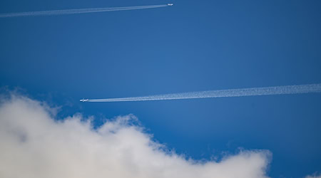 Weil er stark betrunken war, durfte ein 62-Jähriger nicht nach Hause fliegen. (Symbolbild) / Foto: Robert Michael/dpa