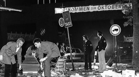 Viele Fragen rund um den Anschlag blieben lange ungeklärt. (Archivbild) / Foto: Frank Leonhardt/dpa