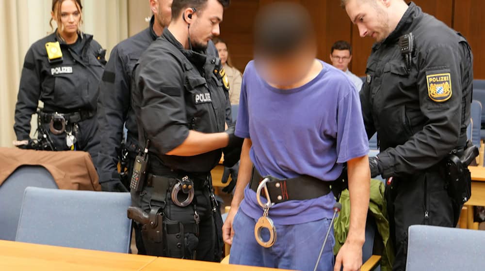 Die vier Angeklagten sollen fast 800 Menschen illegal nach Deutschland gebracht haben.  / Foto: Uwe Lein/dpa