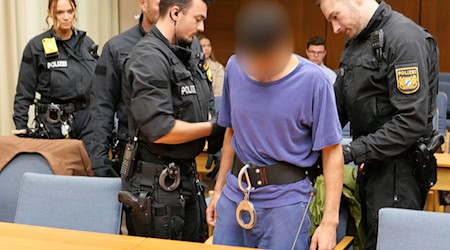 Die vier Angeklagten sollen fast 800 Menschen illegal nach Deutschland gebracht haben.  / Foto: Uwe Lein/dpa