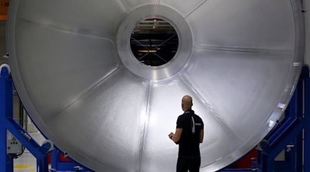 In Augsburgs werden auch künftig Tanks für die Ariane-Raketen gebaut. (Archivbild) / Foto: Karl-Josef Hildenbrand/dpa