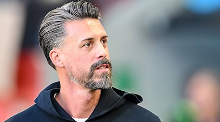 Nutzte die Länderspielpause für ein Testspiel: FCA-Coach Sandro Wagner. (Archivbild) / Foto: Harry Langer/dpa