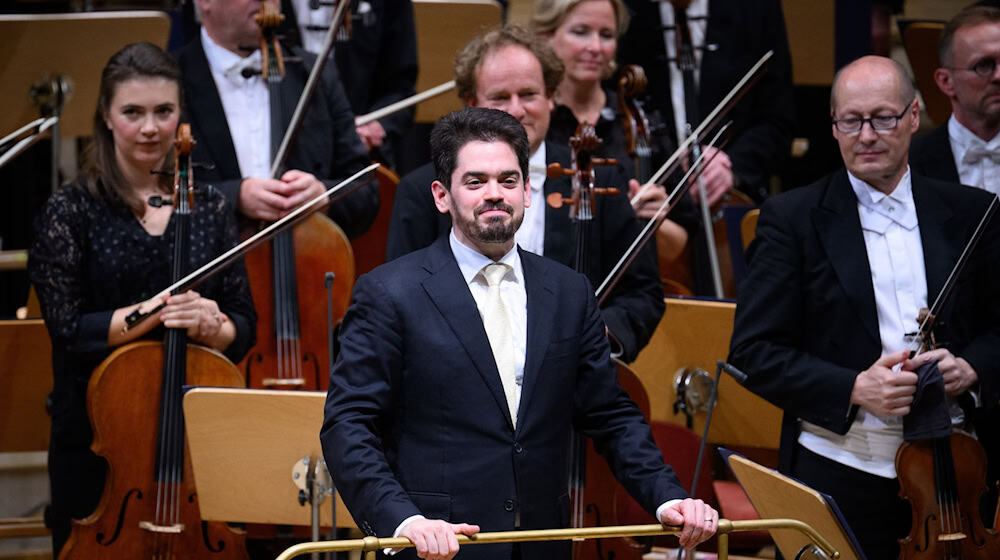 Die Ausladung des israelischen Dirigenten Lahav Shani von einem Festival in Gent stößt weiterhin auf Kritik.  / Foto: Bernd von Jutrczenka/dpa